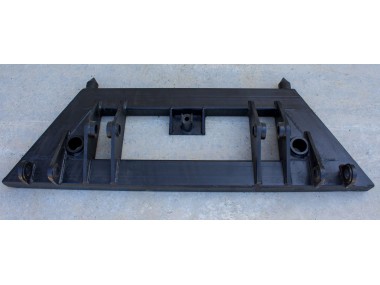 GATE MOUNTING A FRAME